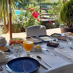 Aprahouseloule Bed & Breakfast